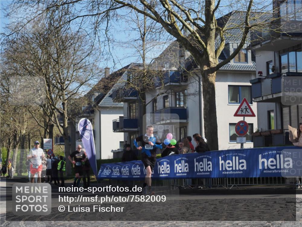 06.04.2025 - 44. Internationalen Wilhelmsburger Insellauf Luisa Fischer http://msf.ph/oto/7582009 06.04.2025 10:45:58 Ziel 3013, 4387, 4488 meine-sportfotos.de
