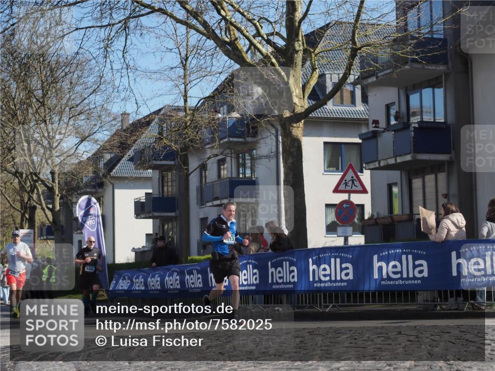 06.04.2025 - 44. Internationalen Wilhelmsburger Insellauf Luisa Fischer http://msf.ph/oto/7582025 06.04.2025 10:45:58 Ziel 4387, 013, 4488 meine-sportfotos.de