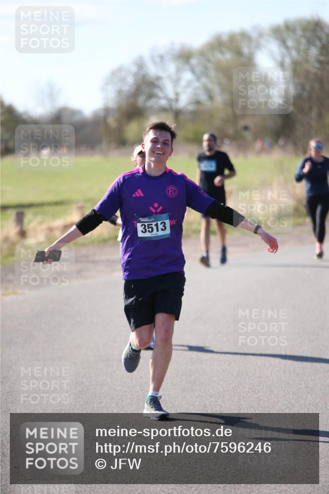 06.04.2025 - 44. Internationalen Wilhelmsburger Insellauf Jannik Wohlers http://msf.ph/oto/7596246 06.04.2025 10:34:50 Laufen 3513 meine-sportfotos.de