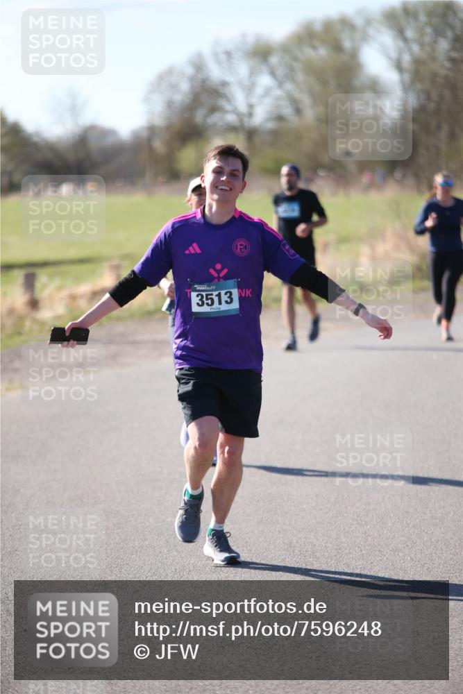 06.04.2025 - 44. Internationalen Wilhelmsburger Insellauf Jannik Wohlers http://msf.ph/oto/7596248 06.04.2025 10:34:50 Laufen 3513 meine-sportfotos.de