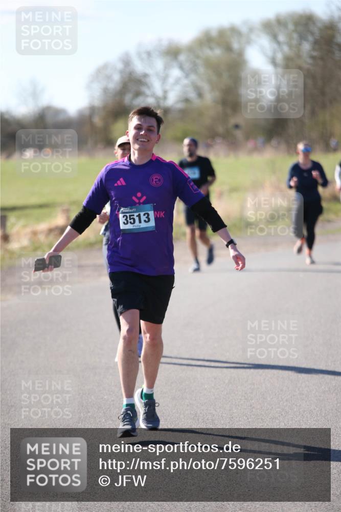 06.04.2025 - 44. Internationalen Wilhelmsburger Insellauf Jannik Wohlers http://msf.ph/oto/7596251 06.04.2025 10:34:50 Laufen 3513 meine-sportfotos.de