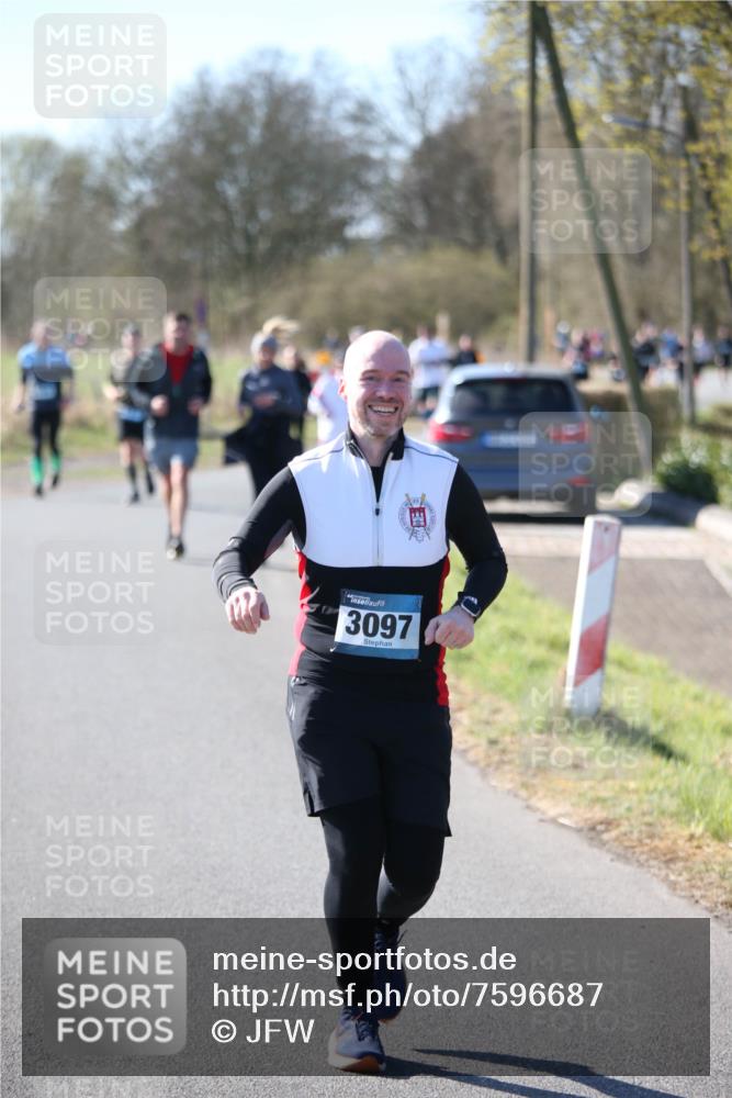 06.04.2025 - 44. Internationalen Wilhelmsburger Insellauf Jannik Wohlers http://msf.ph/oto/7596687 06.04.2025 10:35:26 Laufen 3097 meine-sportfotos.de
