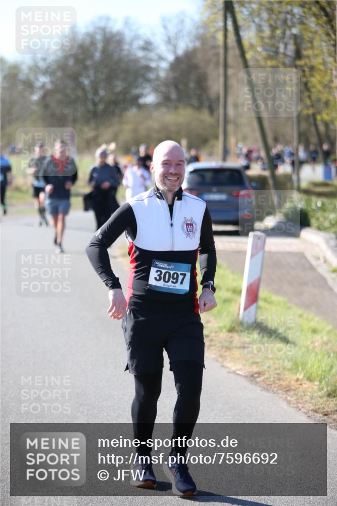 06.04.2025 - 44. Internationalen Wilhelmsburger Insellauf Jannik Wohlers http://msf.ph/oto/7596692 06.04.2025 10:35:26 Laufen 3097 meine-sportfotos.de