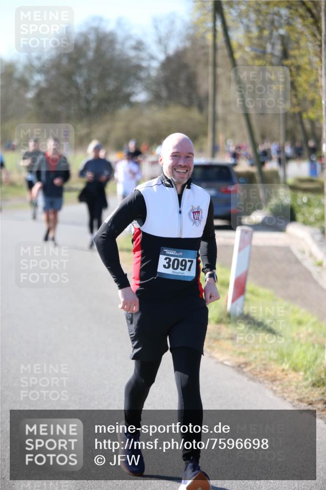 06.04.2025 - 44. Internationalen Wilhelmsburger Insellauf Jannik Wohlers http://msf.ph/oto/7596698 06.04.2025 10:35:26 Laufen 3097 meine-sportfotos.de