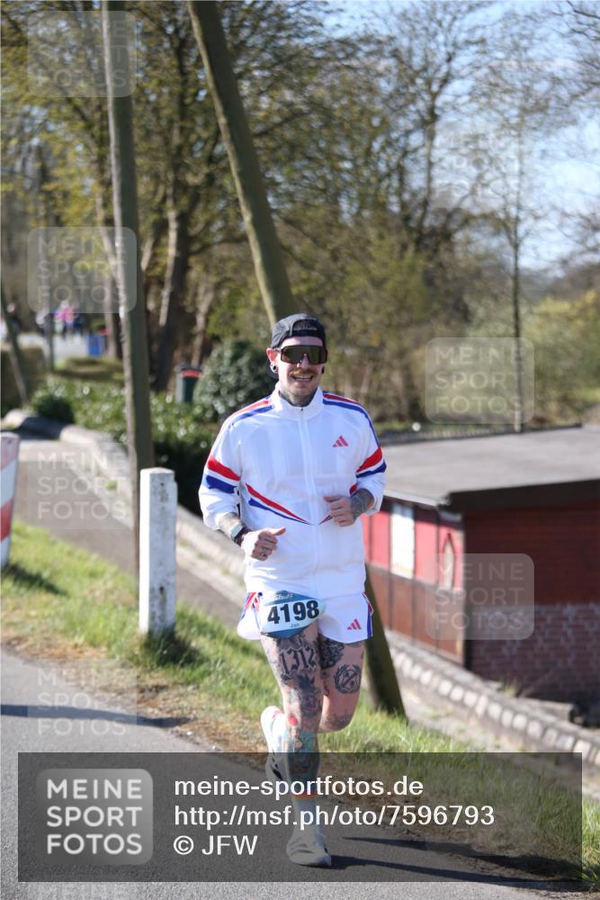 06.04.2025 - 44. Internationalen Wilhelmsburger Insellauf Jannik Wohlers http://msf.ph/oto/7596793 06.04.2025 10:35:37 Laufen 4198, 1312 meine-sportfotos.de
