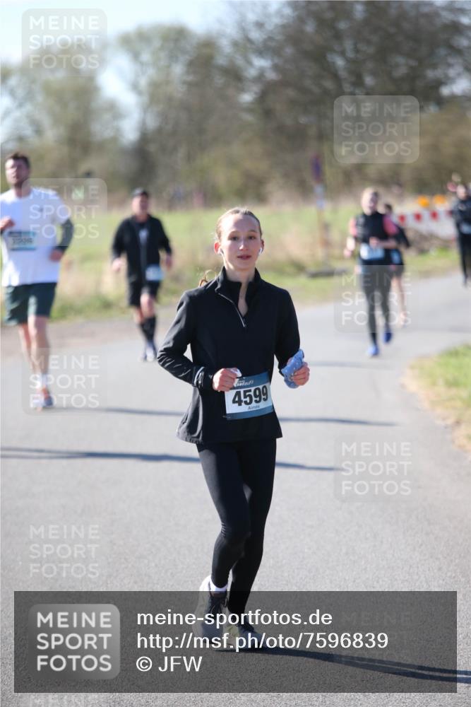 06.04.2025 - 44. Internationalen Wilhelmsburger Insellauf Jannik Wohlers http://msf.ph/oto/7596839 06.04.2025 10:35:40 Laufen 4599 meine-sportfotos.de