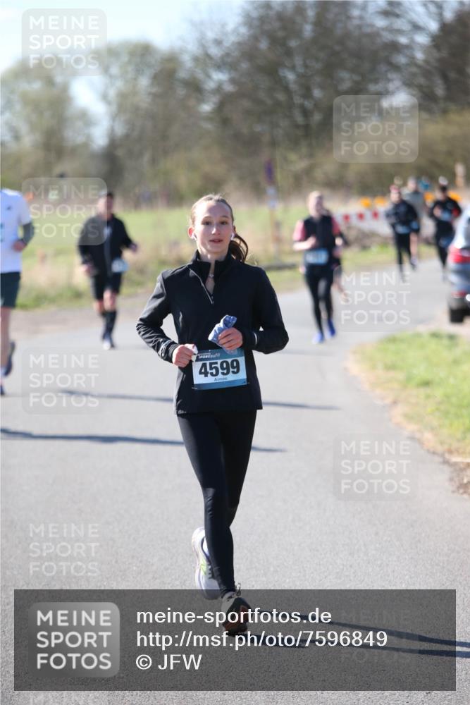 06.04.2025 - 44. Internationalen Wilhelmsburger Insellauf Jannik Wohlers http://msf.ph/oto/7596849 06.04.2025 10:35:40 Laufen 4599 meine-sportfotos.de