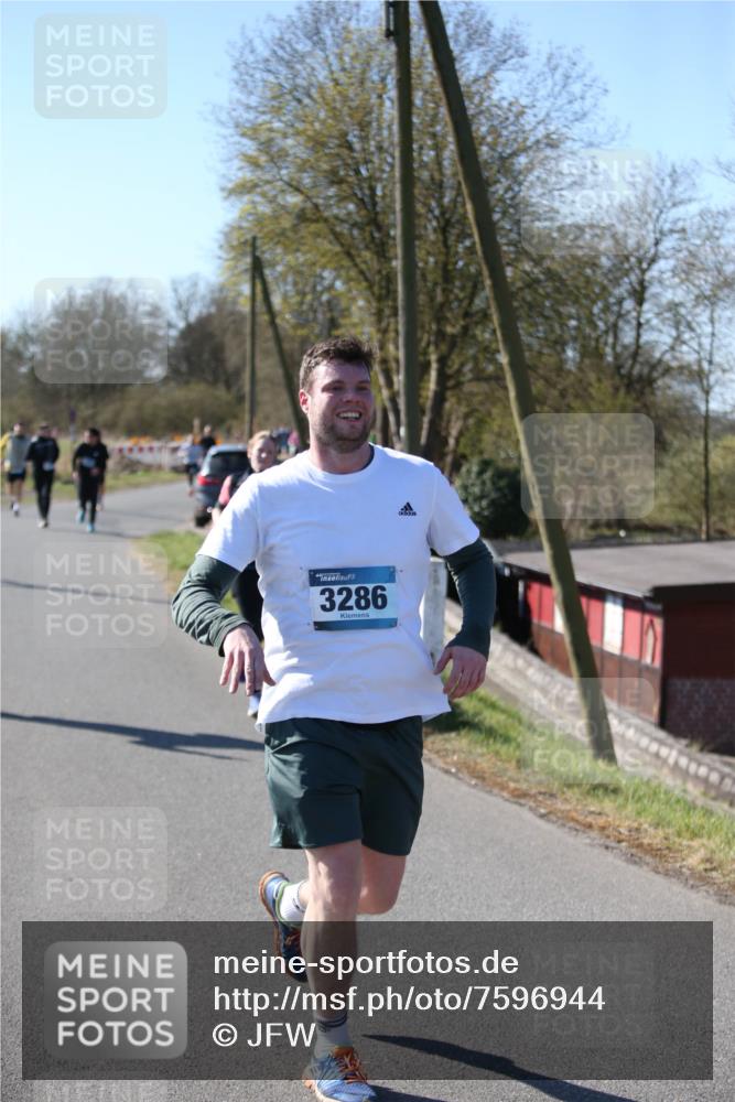 06.04.2025 - 44. Internationalen Wilhelmsburger Insellauf Jannik Wohlers http://msf.ph/oto/7596944 06.04.2025 10:35:47 Laufen 3286 meine-sportfotos.de