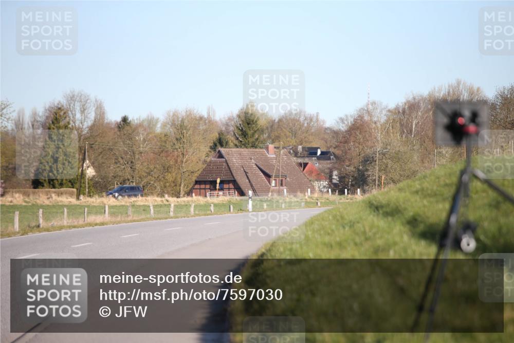 06.04.2025 - 44. Internationalen Wilhelmsburger Insellauf Jannik Wohlers http://msf.ph/oto/7597030 06.04.2025 09:08:17 Laufen  meine-sportfotos.de