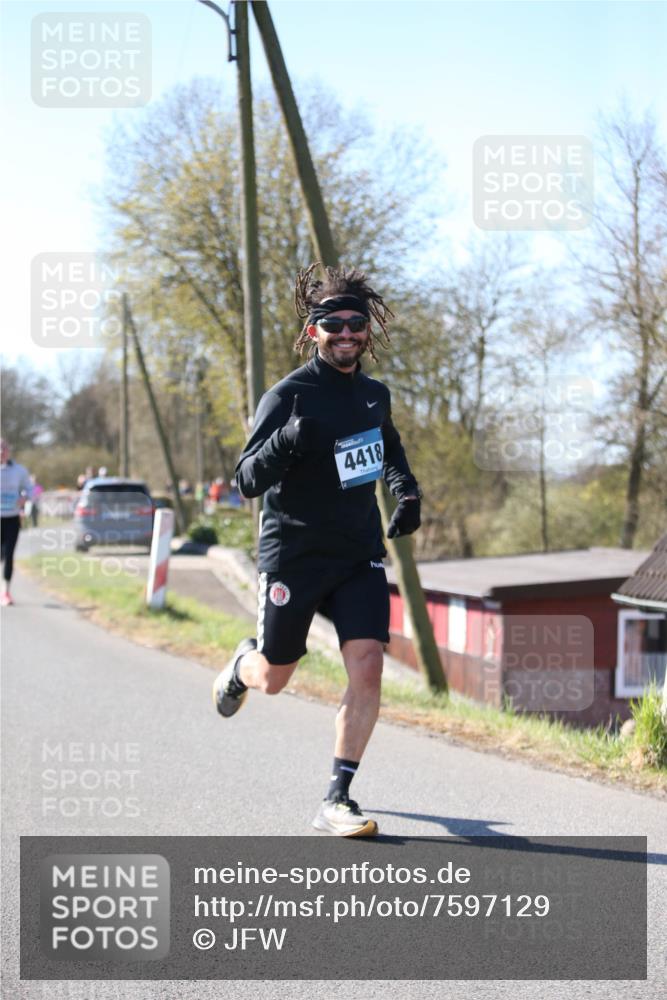 06.04.2025 - 44. Internationalen Wilhelmsburger Insellauf Jannik Wohlers http://msf.ph/oto/7597129 06.04.2025 10:36:01 Laufen 4418 meine-sportfotos.de