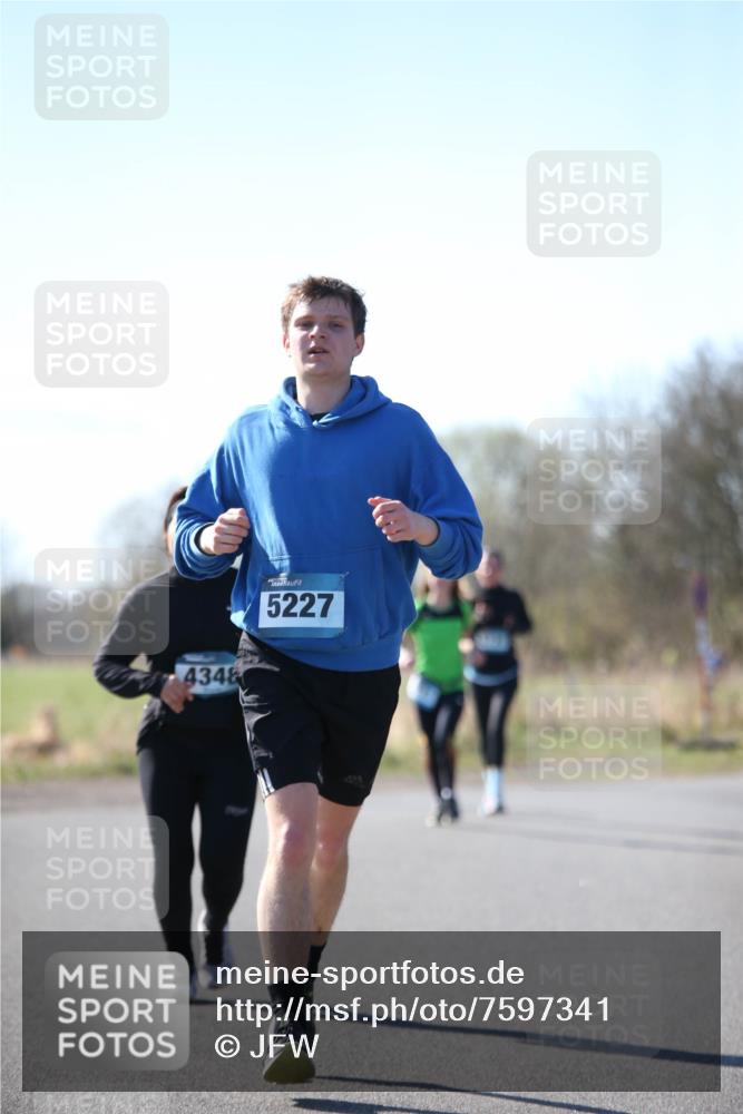 06.04.2025 - 44. Internationalen Wilhelmsburger Insellauf Jannik Wohlers http://msf.ph/oto/7597341 06.04.2025 10:36:24 Laufen 4348, 5227 meine-sportfotos.de