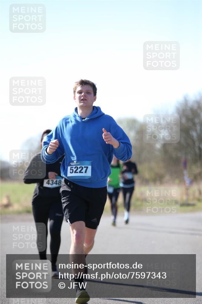 06.04.2025 - 44. Internationalen Wilhelmsburger Insellauf Jannik Wohlers http://msf.ph/oto/7597343 06.04.2025 10:36:24 Laufen 4348, 5227 meine-sportfotos.de