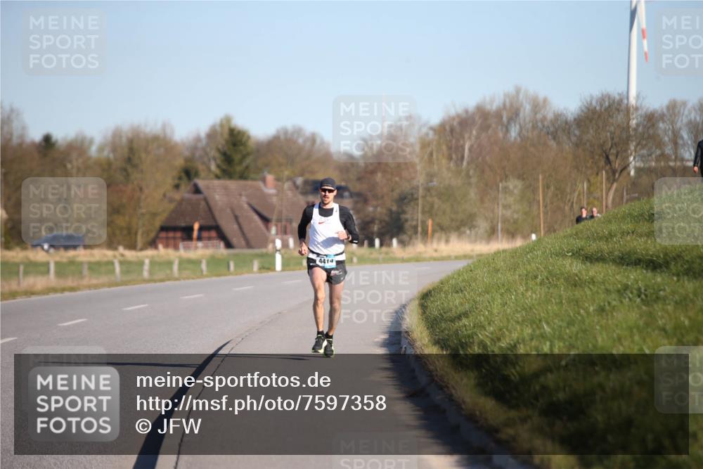 06.04.2025 - 44. Internationalen Wilhelmsburger Insellauf Jannik Wohlers http://msf.ph/oto/7597358 06.04.2025 09:16:08 Laufen 4414 meine-sportfotos.de