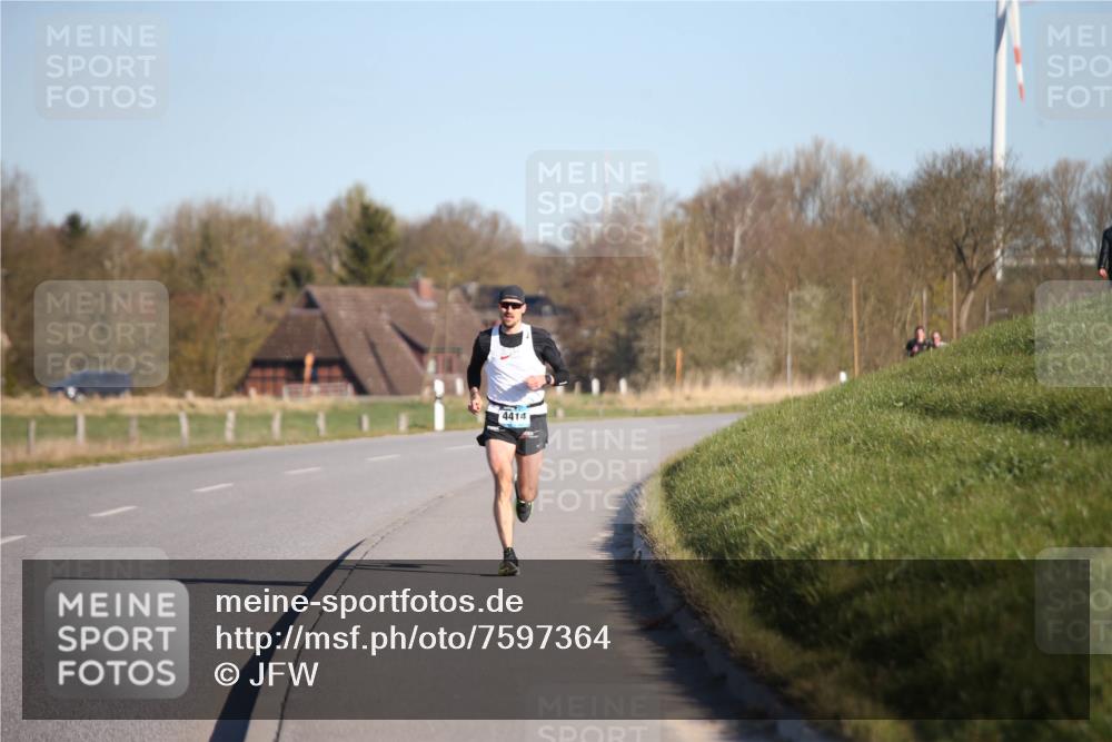 06.04.2025 - 44. Internationalen Wilhelmsburger Insellauf Jannik Wohlers http://msf.ph/oto/7597364 06.04.2025 09:16:08 Laufen 4414 meine-sportfotos.de