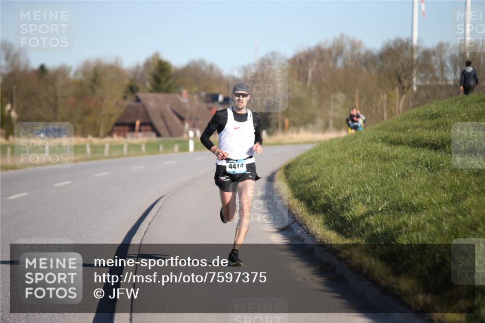 06.04.2025 - 44. Internationalen Wilhelmsburger Insellauf Jannik Wohlers http://msf.ph/oto/7597375 06.04.2025 09:16:12 Laufen 4414 meine-sportfotos.de