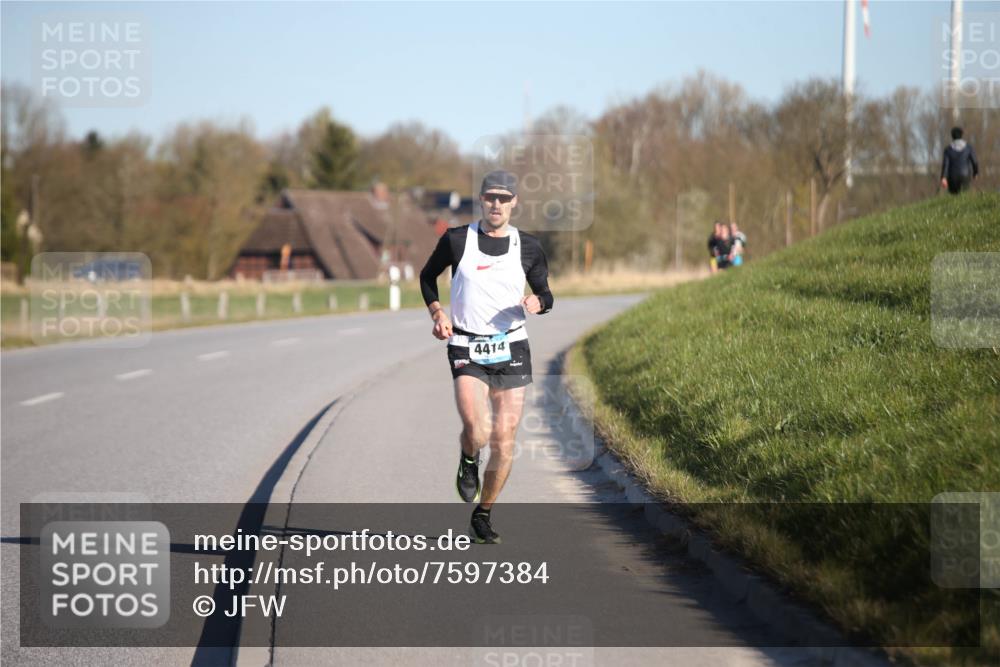 06.04.2025 - 44. Internationalen Wilhelmsburger Insellauf Jannik Wohlers http://msf.ph/oto/7597384 06.04.2025 09:16:12 Laufen 4414 meine-sportfotos.de