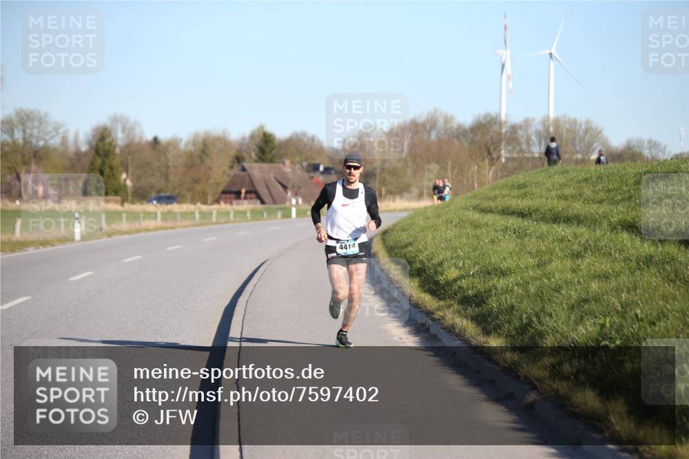 06.04.2025 - 44. Internationalen Wilhelmsburger Insellauf Jannik Wohlers http://msf.ph/oto/7597402 06.04.2025 09:16:12 Laufen 4414 meine-sportfotos.de