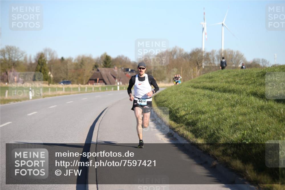 06.04.2025 - 44. Internationalen Wilhelmsburger Insellauf Jannik Wohlers http://msf.ph/oto/7597421 06.04.2025 09:16:13 Laufen 4414 meine-sportfotos.de