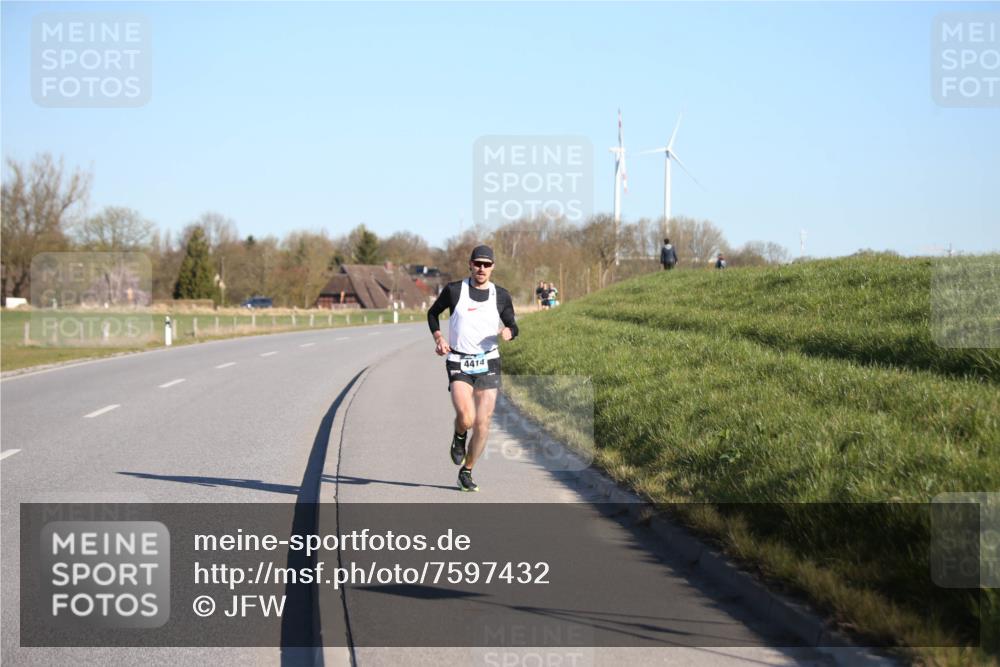 06.04.2025 - 44. Internationalen Wilhelmsburger Insellauf Jannik Wohlers http://msf.ph/oto/7597432 06.04.2025 09:16:13 Laufen 4414 meine-sportfotos.de