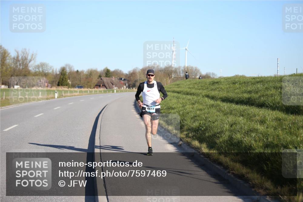 06.04.2025 - 44. Internationalen Wilhelmsburger Insellauf Jannik Wohlers http://msf.ph/oto/7597469 06.04.2025 09:16:14 Laufen 4414 meine-sportfotos.de