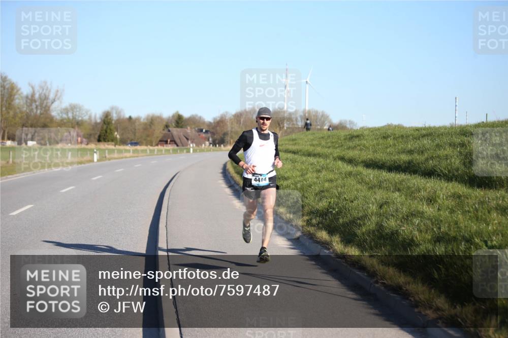 06.04.2025 - 44. Internationalen Wilhelmsburger Insellauf Jannik Wohlers http://msf.ph/oto/7597487 06.04.2025 09:16:14 Laufen 4414 meine-sportfotos.de