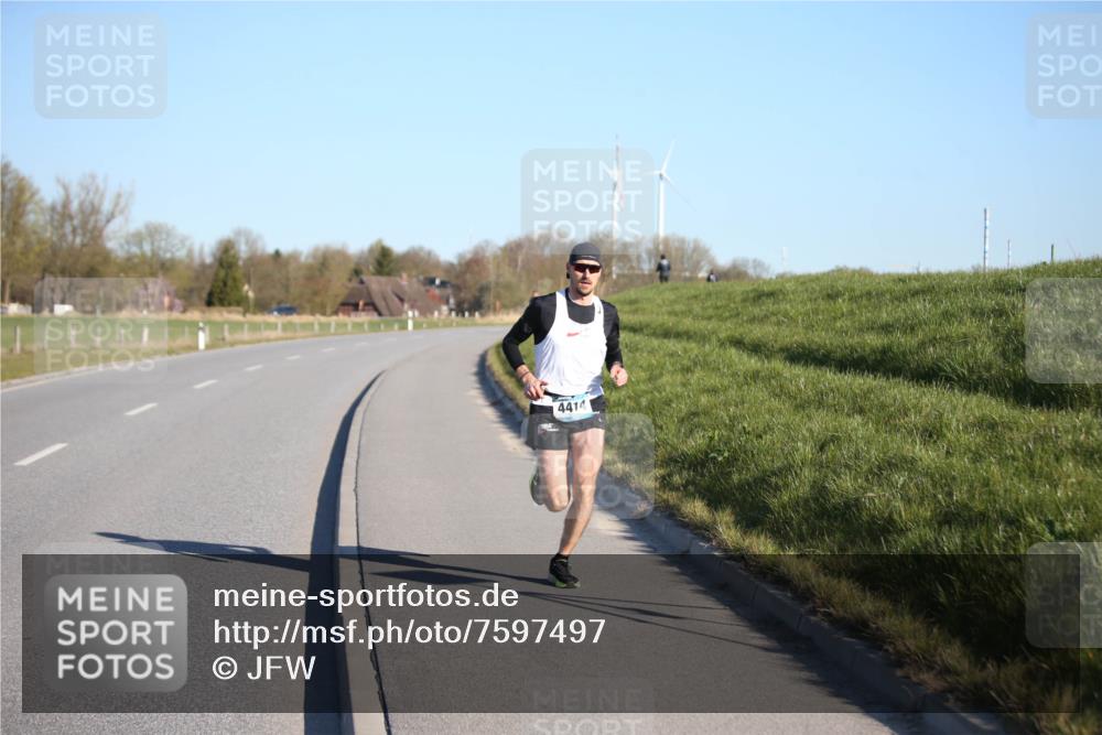 06.04.2025 - 44. Internationalen Wilhelmsburger Insellauf Jannik Wohlers http://msf.ph/oto/7597497 06.04.2025 09:16:14 Laufen 4414 meine-sportfotos.de