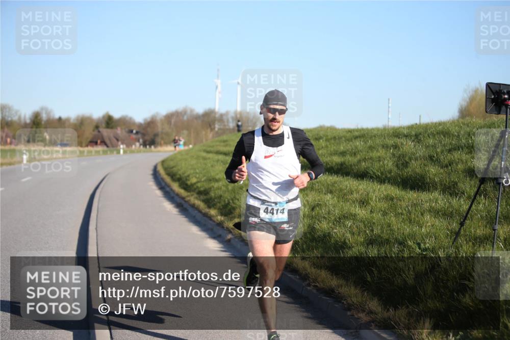 06.04.2025 - 44. Internationalen Wilhelmsburger Insellauf Jannik Wohlers http://msf.ph/oto/7597528 06.04.2025 09:16:15 Laufen 4414 meine-sportfotos.de