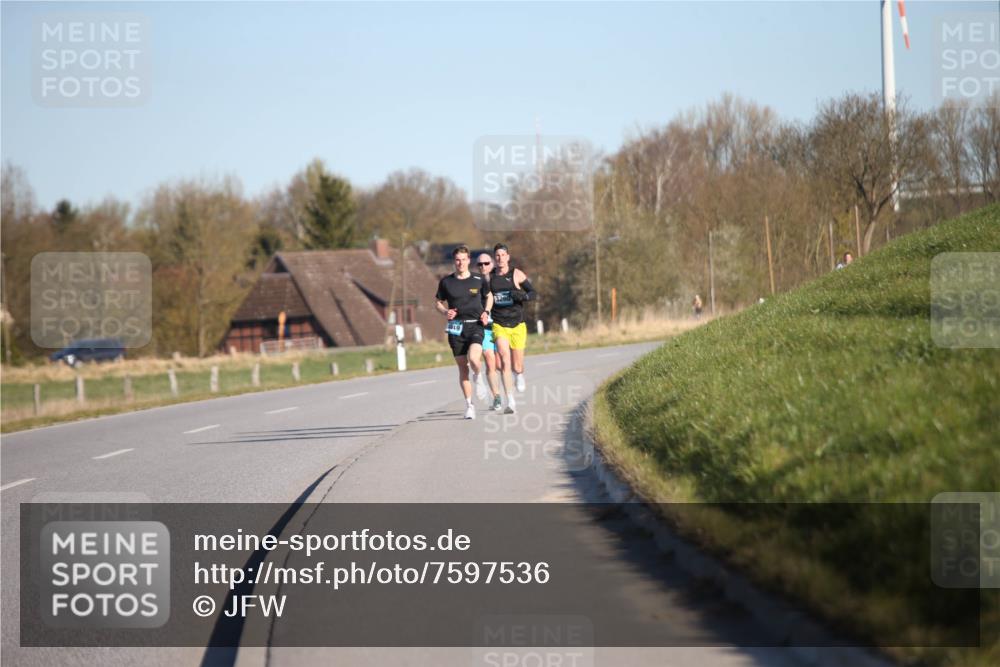 06.04.2025 - 44. Internationalen Wilhelmsburger Insellauf Jannik Wohlers http://msf.ph/oto/7597536 06.04.2025 09:16:25 Laufen 3260 meine-sportfotos.de