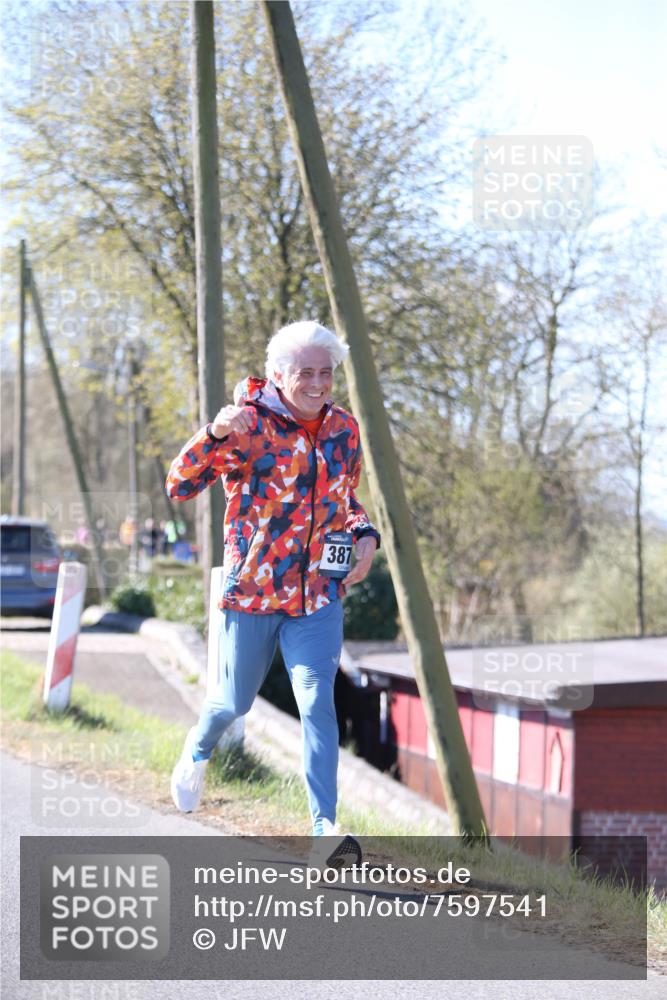 06.04.2025 - 44. Internationalen Wilhelmsburger Insellauf Jannik Wohlers http://msf.ph/oto/7597541 06.04.2025 10:36:37 Laufen 387 meine-sportfotos.de