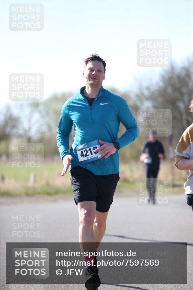 06.04.2025 - 44. Internationalen Wilhelmsburger Insellauf Jannik Wohlers http://msf.ph/oto/7597569 06.04.2025 10:36:41 Laufen 4218 meine-sportfotos.de