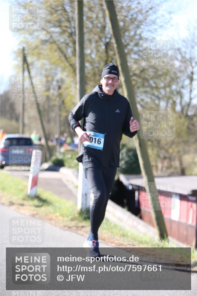 06.04.2025 - 44. Internationalen Wilhelmsburger Insellauf Jannik Wohlers http://msf.ph/oto/7597661 06.04.2025 10:36:51 Laufen 016 meine-sportfotos.de