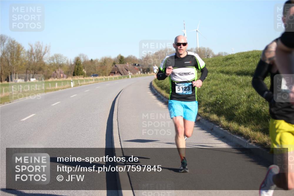 06.04.2025 - 44. Internationalen Wilhelmsburger Insellauf Jannik Wohlers http://msf.ph/oto/7597845 06.04.2025 09:16:37 Laufen 5123 meine-sportfotos.de