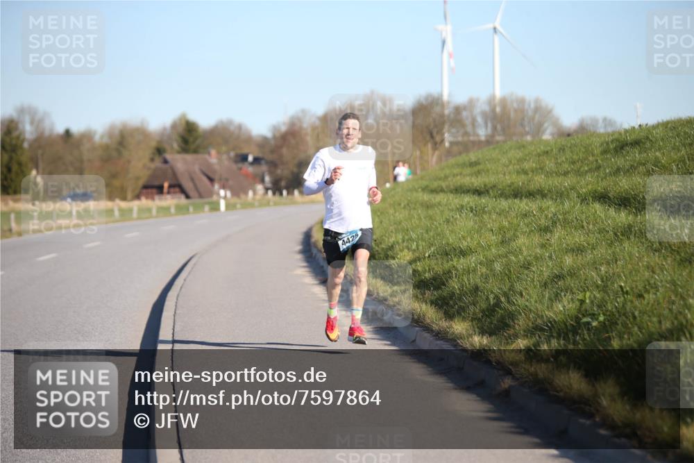 06.04.2025 - 44. Internationalen Wilhelmsburger Insellauf Jannik Wohlers http://msf.ph/oto/7597864 06.04.2025 09:16:50 Laufen 4425 meine-sportfotos.de