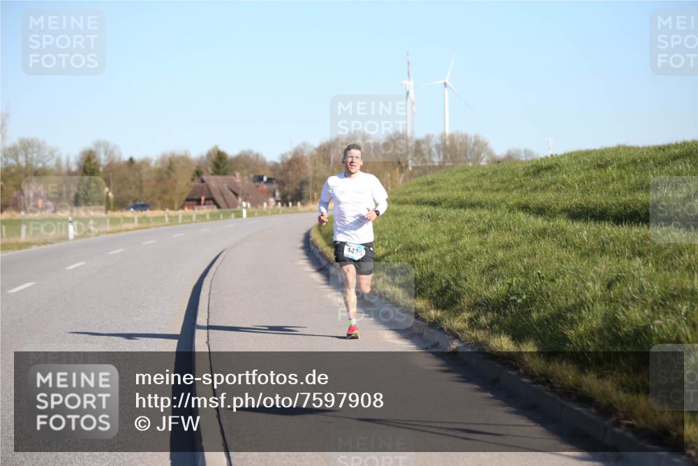 06.04.2025 - 44. Internationalen Wilhelmsburger Insellauf Jannik Wohlers http://msf.ph/oto/7597908 06.04.2025 09:16:51 Laufen 4425 meine-sportfotos.de