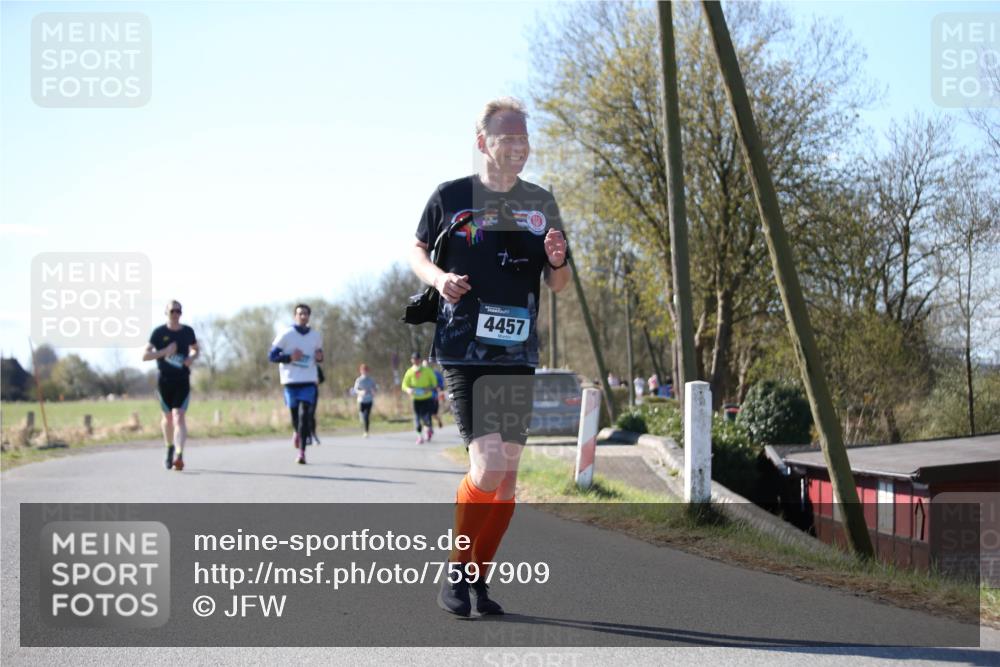 06.04.2025 - 44. Internationalen Wilhelmsburger Insellauf Jannik Wohlers http://msf.ph/oto/7597909 06.04.2025 10:37:29 Laufen 4457 meine-sportfotos.de