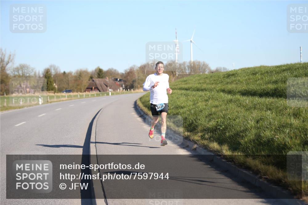 06.04.2025 - 44. Internationalen Wilhelmsburger Insellauf Jannik Wohlers http://msf.ph/oto/7597944 06.04.2025 09:16:51 Laufen 4425 meine-sportfotos.de