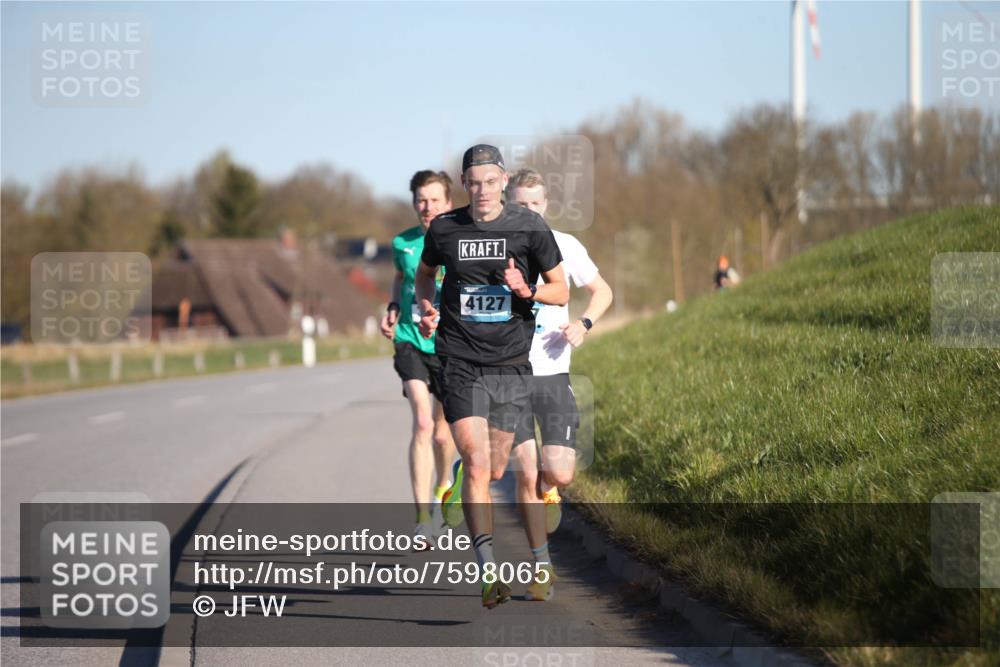06.04.2025 - 44. Internationalen Wilhelmsburger Insellauf Jannik Wohlers http://msf.ph/oto/7598065 06.04.2025 09:17:11 Laufen 4127 meine-sportfotos.de