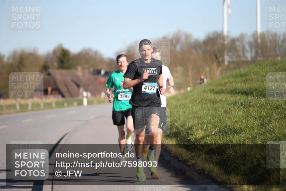06.04.2025 - 44. Internationalen Wilhelmsburger Insellauf Jannik Wohlers http://msf.ph/oto/7598093 06.04.2025 09:17:11 Laufen 3398, 4127 meine-sportfotos.de