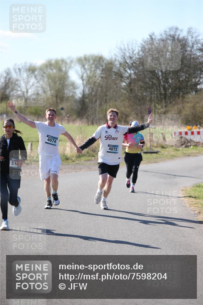 06.04.2025 - 44. Internationalen Wilhelmsburger Insellauf Jannik Wohlers http://msf.ph/oto/7598204 06.04.2025 10:38:02 Laufen 4074, 4072, 51 meine-sportfotos.de