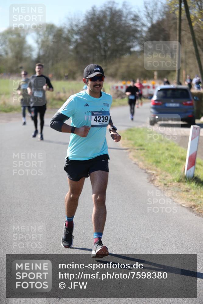 06.04.2025 - 44. Internationalen Wilhelmsburger Insellauf Jannik Wohlers http://msf.ph/oto/7598380 06.04.2025 10:38:15 Laufen 4239 meine-sportfotos.de