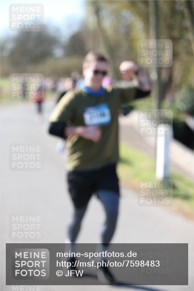 06.04.2025 - 44. Internationalen Wilhelmsburger Insellauf Jannik Wohlers http://msf.ph/oto/7598483 06.04.2025 10:38:25 Laufen  meine-sportfotos.de