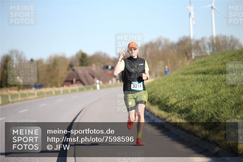 06.04.2025 - 44. Internationalen Wilhelmsburger Insellauf Jannik Wohlers http://msf.ph/oto/7598596 06.04.2025 09:17:35 Laufen 3214 meine-sportfotos.de