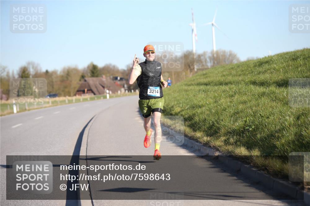 06.04.2025 - 44. Internationalen Wilhelmsburger Insellauf Jannik Wohlers http://msf.ph/oto/7598643 06.04.2025 09:17:36 Laufen 3214 meine-sportfotos.de