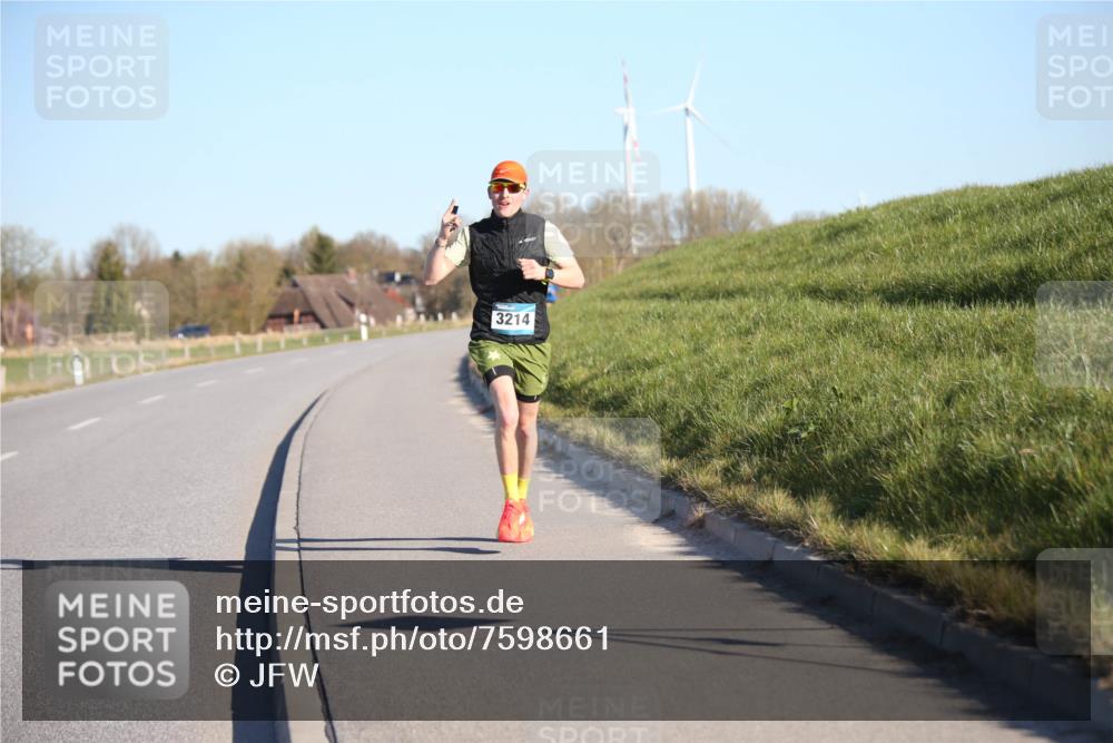 06.04.2025 - 44. Internationalen Wilhelmsburger Insellauf Jannik Wohlers http://msf.ph/oto/7598661 06.04.2025 09:17:36 Laufen 3214 meine-sportfotos.de