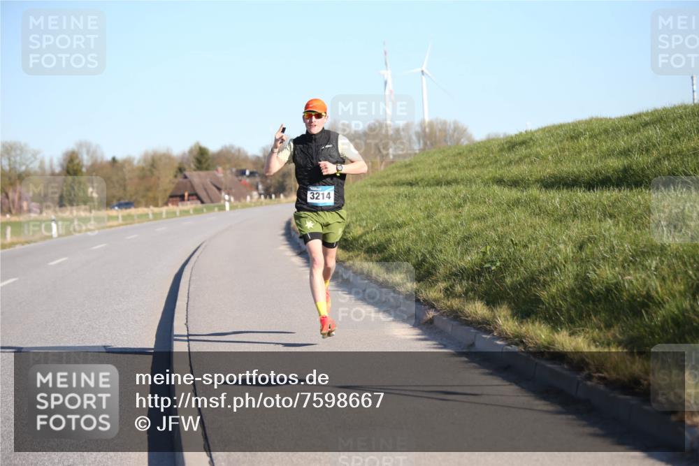 06.04.2025 - 44. Internationalen Wilhelmsburger Insellauf Jannik Wohlers http://msf.ph/oto/7598667 06.04.2025 09:17:36 Laufen 3214 meine-sportfotos.de