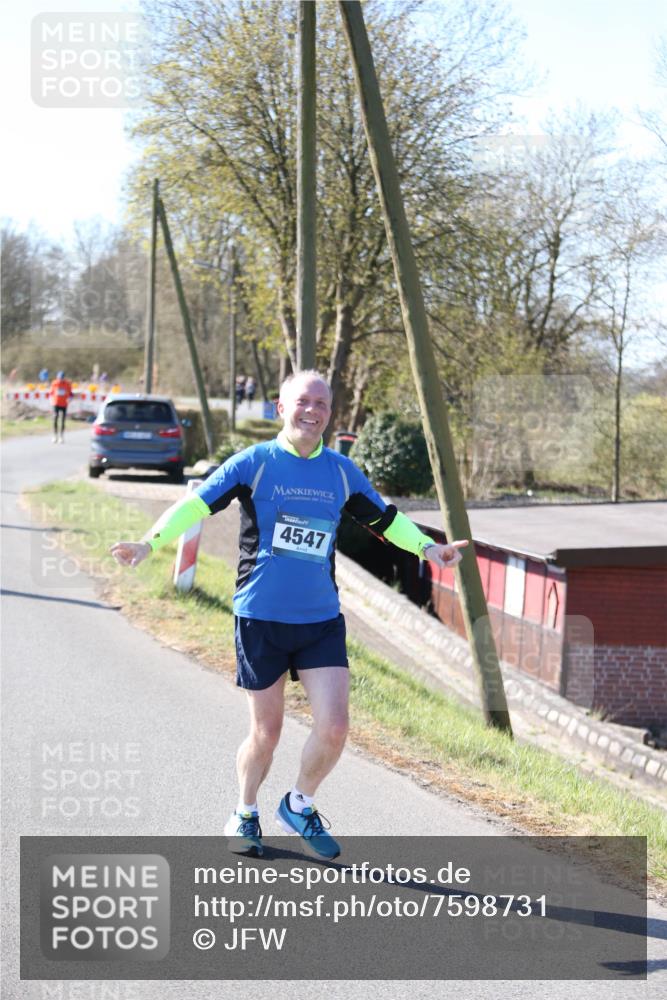 06.04.2025 - 44. Internationalen Wilhelmsburger Insellauf Jannik Wohlers http://msf.ph/oto/7598731 06.04.2025 10:38:46 Laufen 4547 meine-sportfotos.de