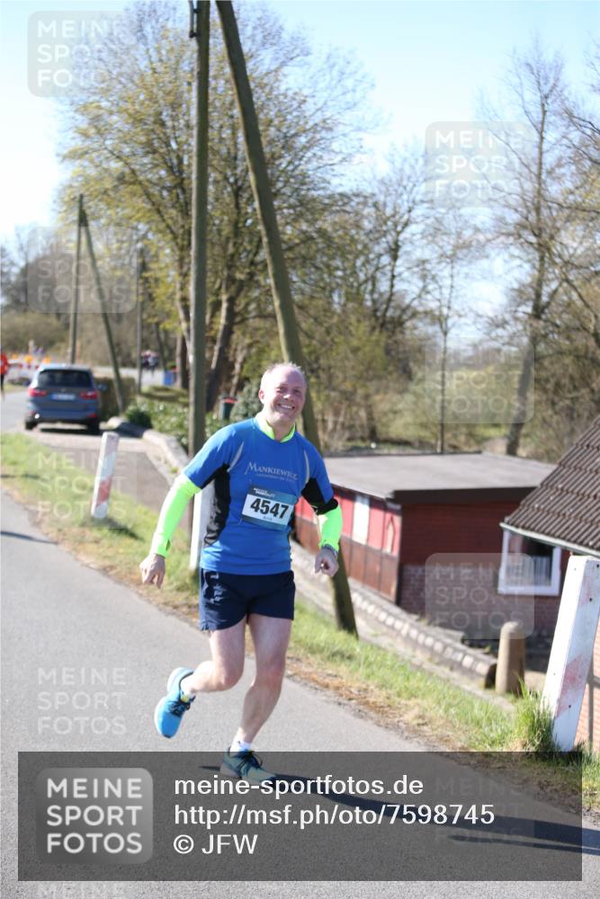06.04.2025 - 44. Internationalen Wilhelmsburger Insellauf Jannik Wohlers http://msf.ph/oto/7598745 06.04.2025 10:38:46 Laufen 4547 meine-sportfotos.de