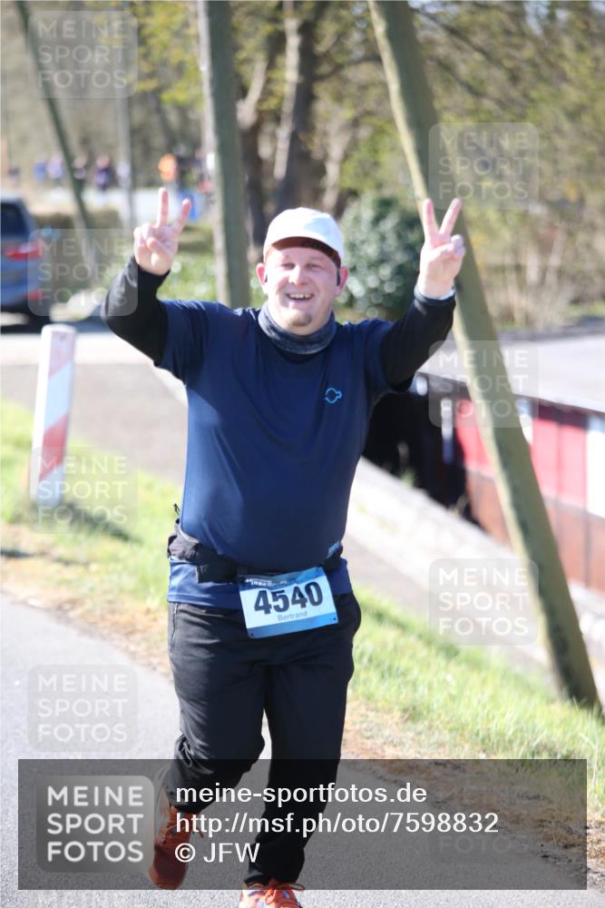 06.04.2025 - 44. Internationalen Wilhelmsburger Insellauf Jannik Wohlers http://msf.ph/oto/7598832 06.04.2025 10:38:51 Laufen 8, 4540 meine-sportfotos.de