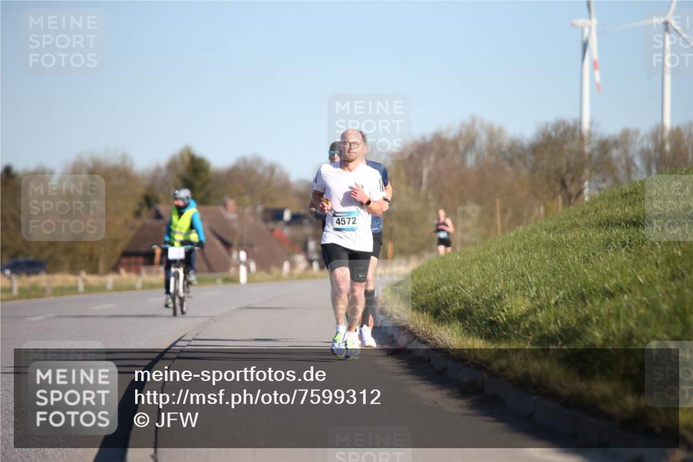06.04.2025 - 44. Internationalen Wilhelmsburger Insellauf Jannik Wohlers http://msf.ph/oto/7599312 06.04.2025 09:18:22 Laufen 4572 meine-sportfotos.de