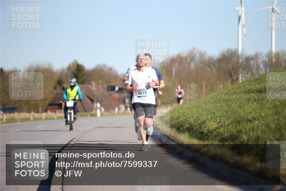 06.04.2025 - 44. Internationalen Wilhelmsburger Insellauf Jannik Wohlers http://msf.ph/oto/7599337 06.04.2025 09:18:22 Laufen 4572 meine-sportfotos.de
